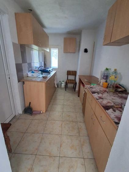 Casă cu 2 camere cu Teren 4500 Mp în Central