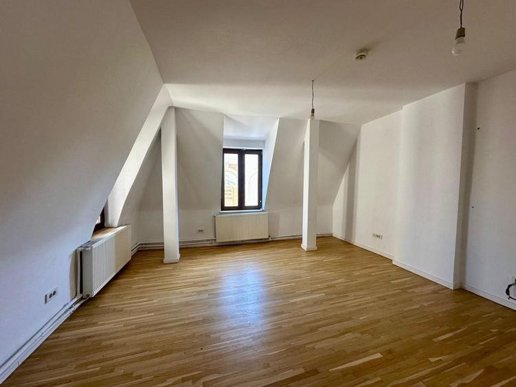 Birou, de 338.5 mp, în Armeneasca