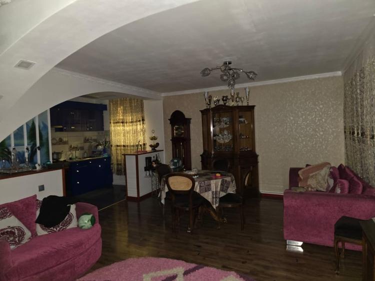 Casă individuală cu 8 camere cu Canalizare în Lascăr Catargiu
