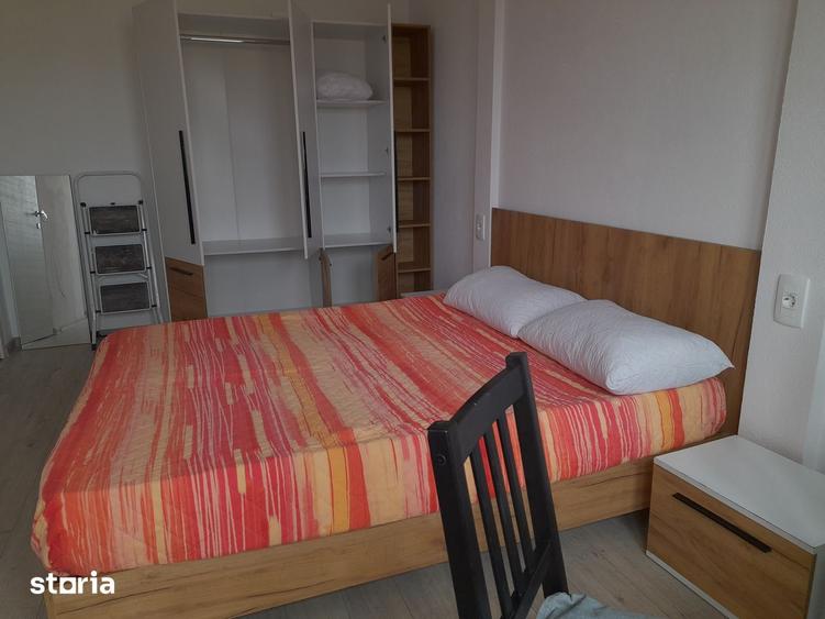 Garsonieră în Est