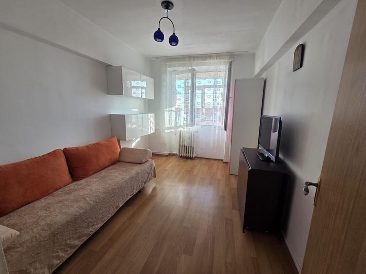 Apartament cu 3 camere decomandat în Doamna Ghica