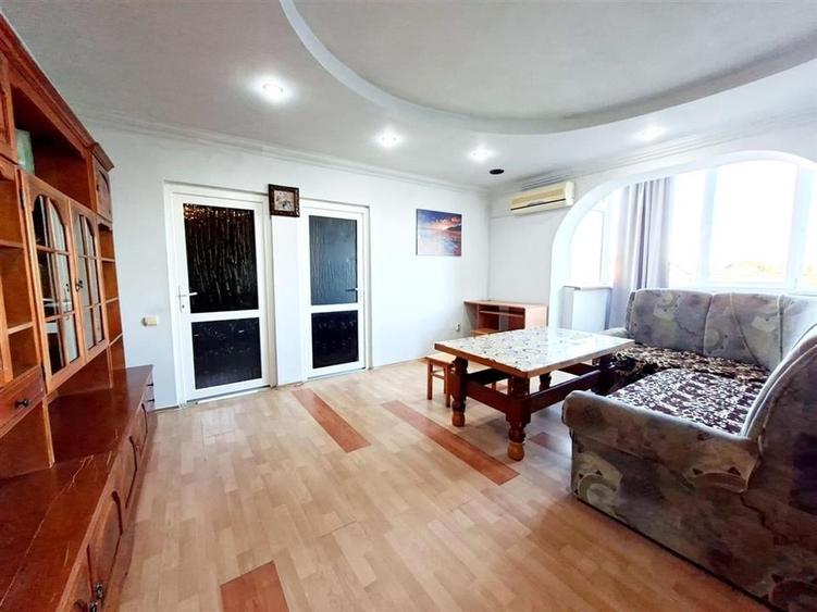 Apartament cu 3 camere decomandat, mobilat în Terezian