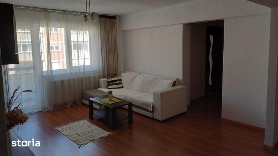 Apartament cu 3 camere semidecomandat în Central