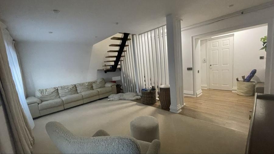 Apartament cu 4 camere decomandat în Central