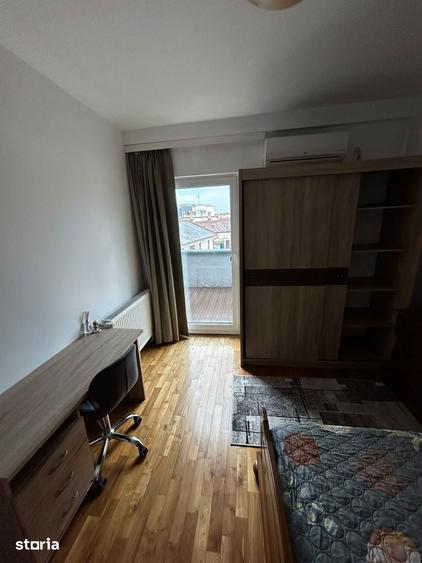 Apartament cu 3 camere semidecomandat în Central