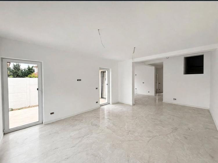 Duplex cu 4 camere cu Canalizare în Ghiroda