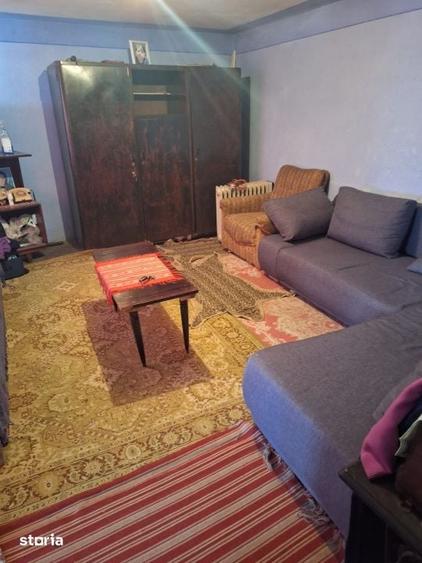 Casă cu 3 camere cu Teren 1686 Mp în Central