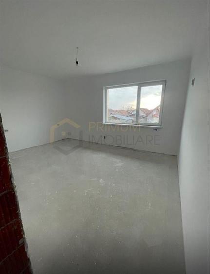 Casă individuală cu 5 camere cu Teren 400 Mp în Sânmihaiu Român