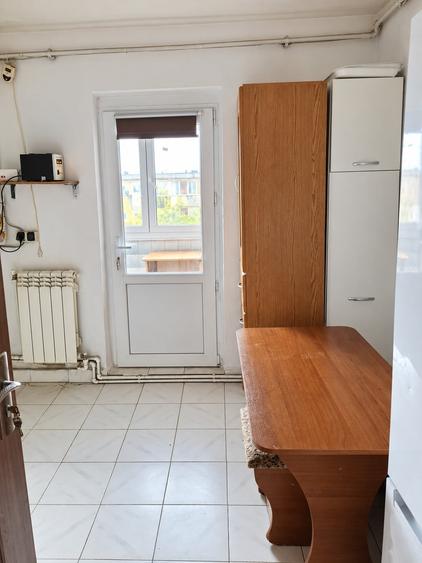 Apartament cu 3 camere decomandat, mobilat în Tomis III