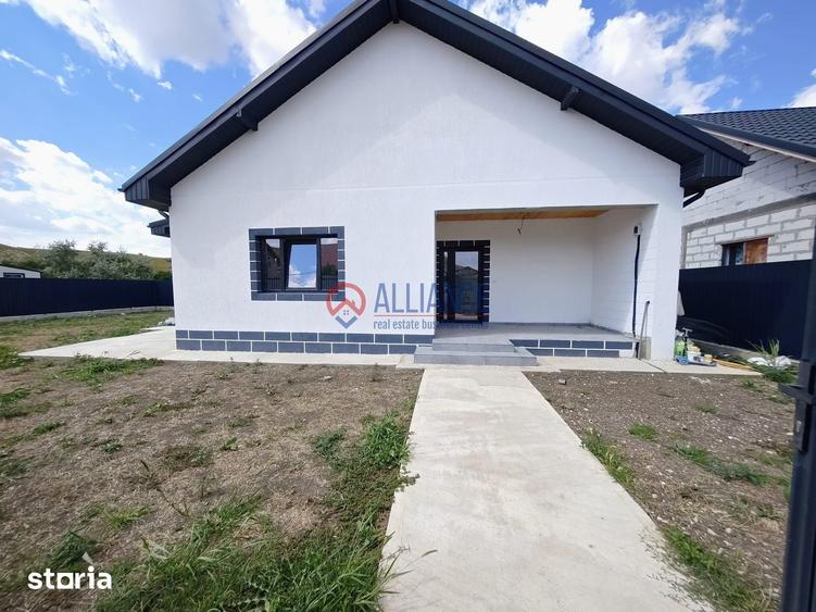 Casă cu 3 camere decomandat cu Teren 411 Mp în Valu lui Traian