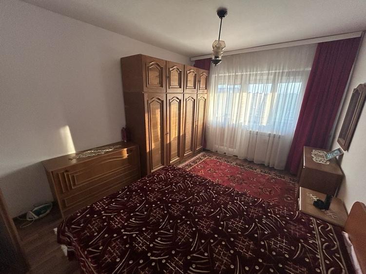 Apartament cu 3 camere decomandat în Crihala