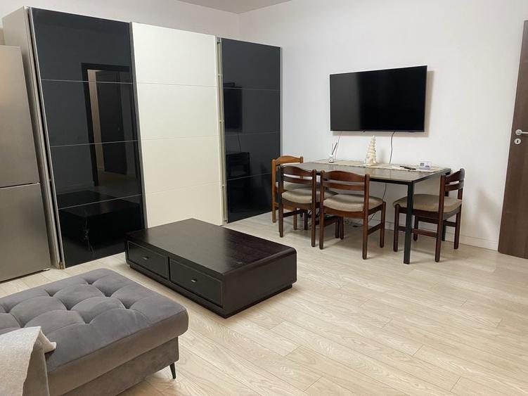 Apartament cu 3 camere semidecomandat în Mihai Bravu