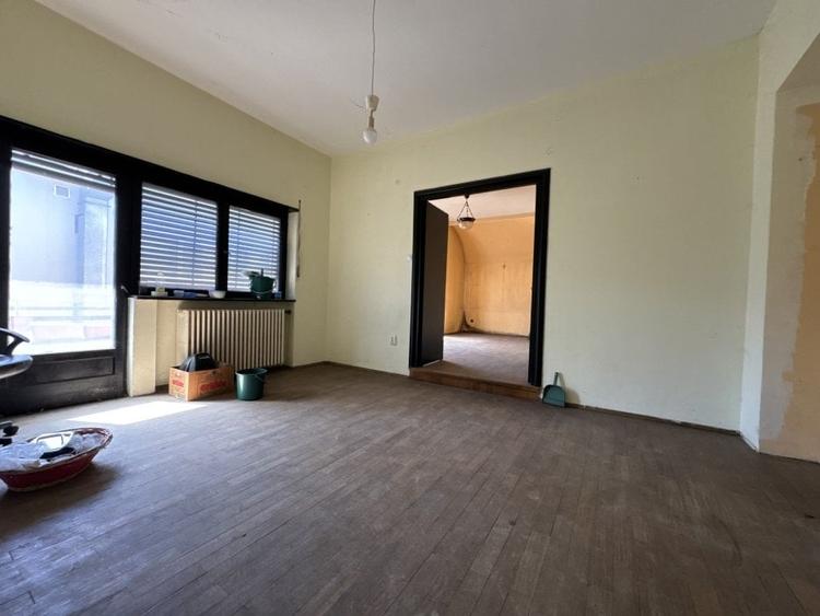 Casă cu 7 camere cu Canalizare în Capitale