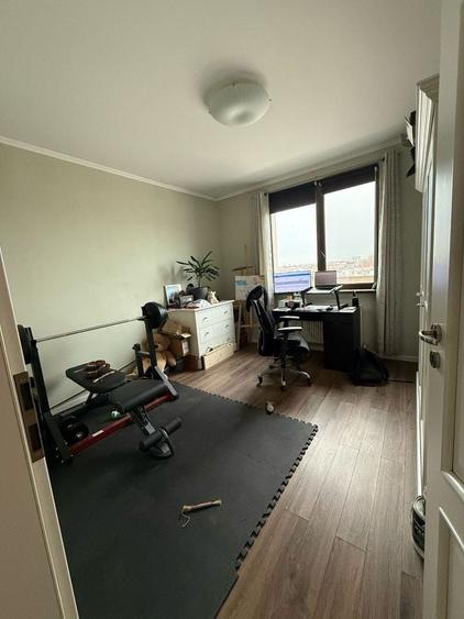 Penthouse cu 3 camere decomandat, mobilat în Poarta 6
