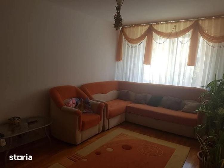 Apartament cu 3 camere decomandat în Tei
