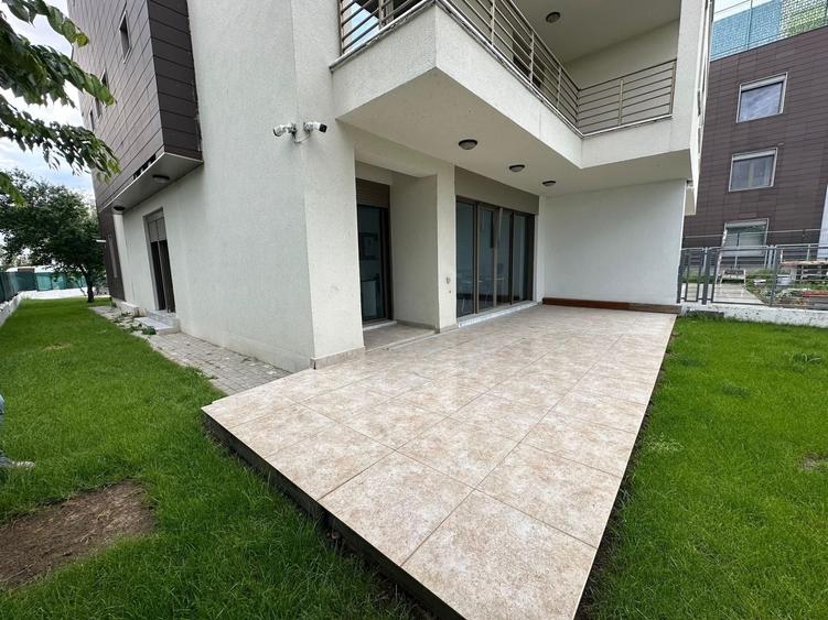 Casă individuală cu 7 camere cu Canalizare în Băneasa