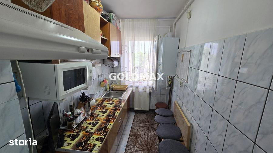 Apartament cu 3 camere semidecomandat în Trivale