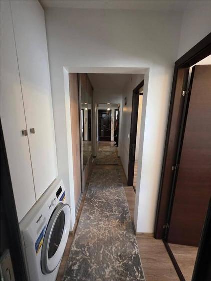 Apartament cu 3 camere decomandat în Girocului