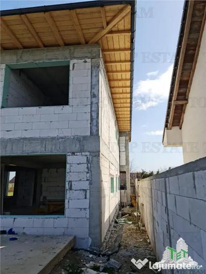 Casă cu 6 camere cu Teren 450 Mp în Valu lui Traian