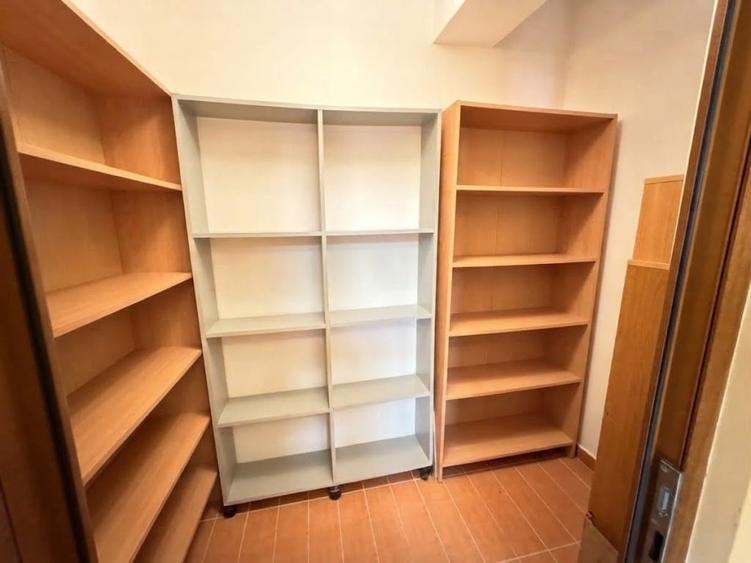 Casă individuală cu 5 camere cu Canalizare în Sud