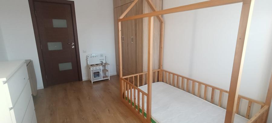 Apartament cu 3 camere semidecomandat în Florești