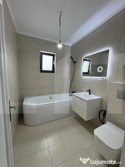 Casă cu 4 camere cu Teren 1250 Mp în Curtești