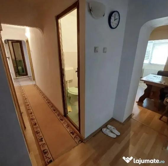 Apartament cu 3 camere decomandat, mobilat în Alfa