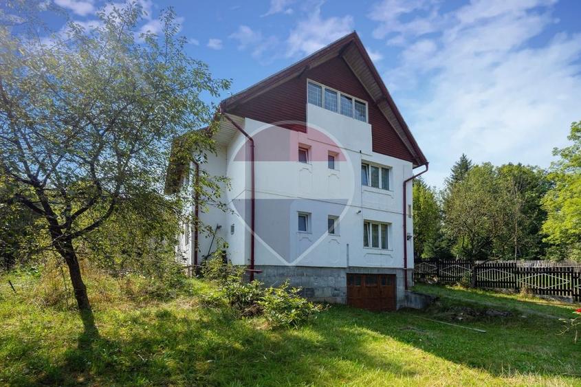 Casă individuală cu 6 camere cu Teren 610 Mp în Bran