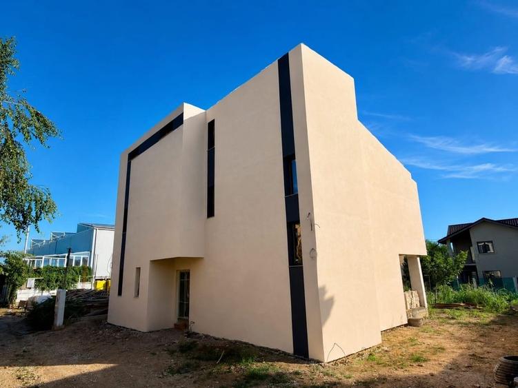 Casă cu 4 camere în Chiajna