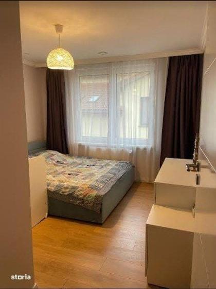 Apartament cu 4 camere decomandat în Florești