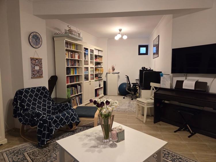 Apartament cu 3 camere decomandat în Energia