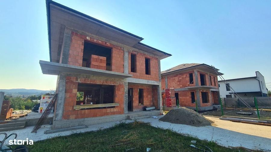 Casa noua ( la rosu ) de vanzare in Curtea de Arges. - 1