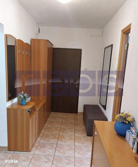 Apartament cu 3 camere decomandat, mobilat în Nerva Traian
