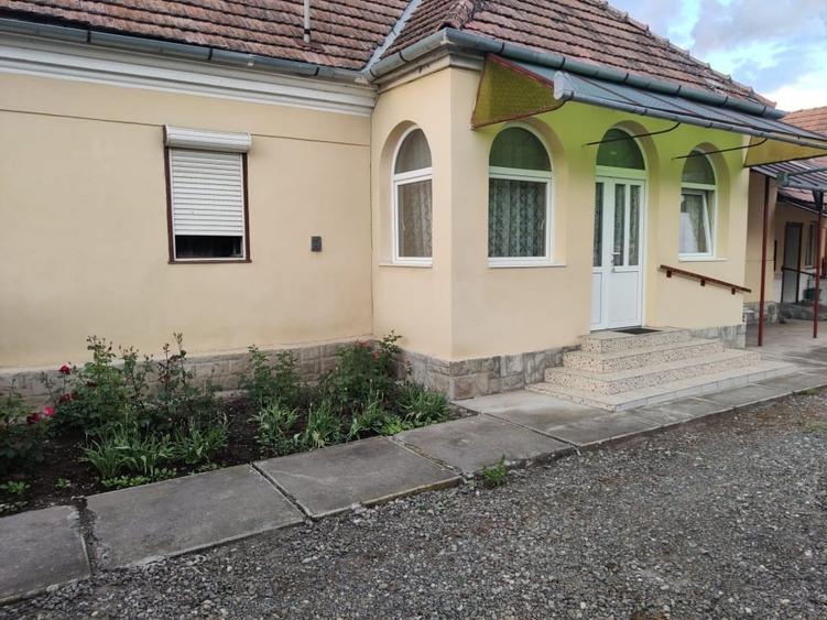 Casă individuală cu 3 camere cu Teren 1850 Mp în Suseni