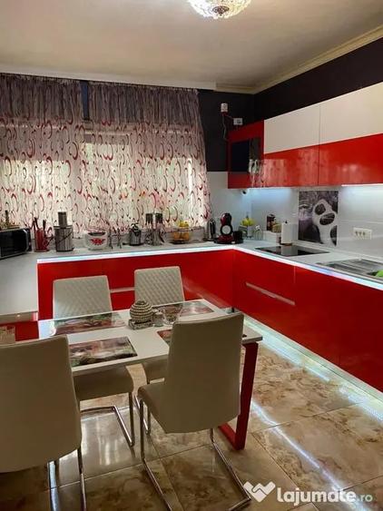Casă cu 6 camere cu Teren 381 Mp în Central