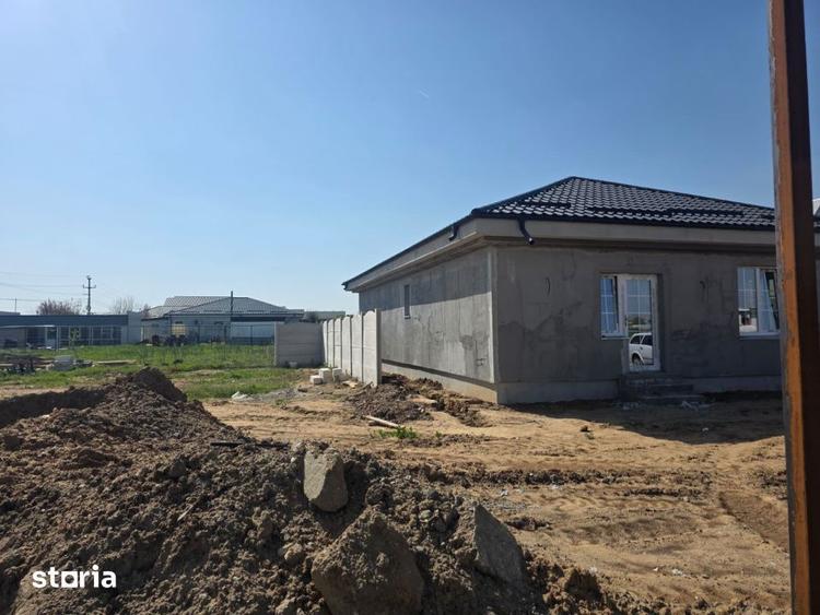 Casă cu 3 camere decomandat cu Teren 394 Mp în Central