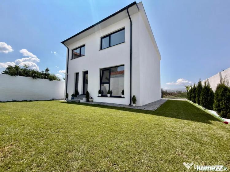 Casă cu 5 camere cu Teren 301 Mp în Central