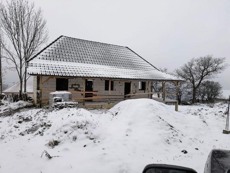 Casă cu 3 camere în Bătrâna
