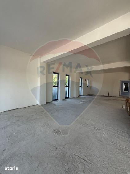 Spațiu comercial, de 960 mp, în Ipotești