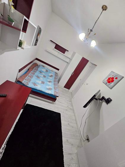 Apartament cu 4 camere decomandat în Central