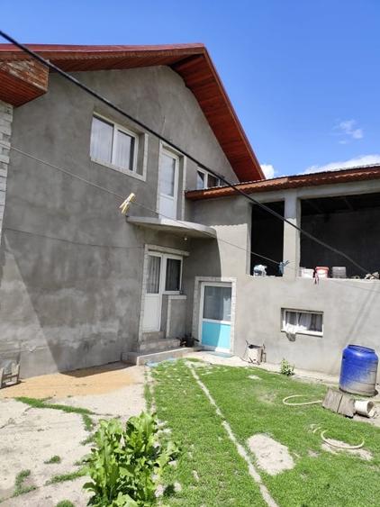 Casă individuală cu 5 camere cu Canalizare în Balș