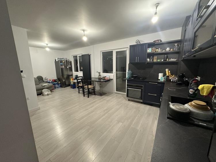 Apartament cu 4 camere decomandat în George Enescu
