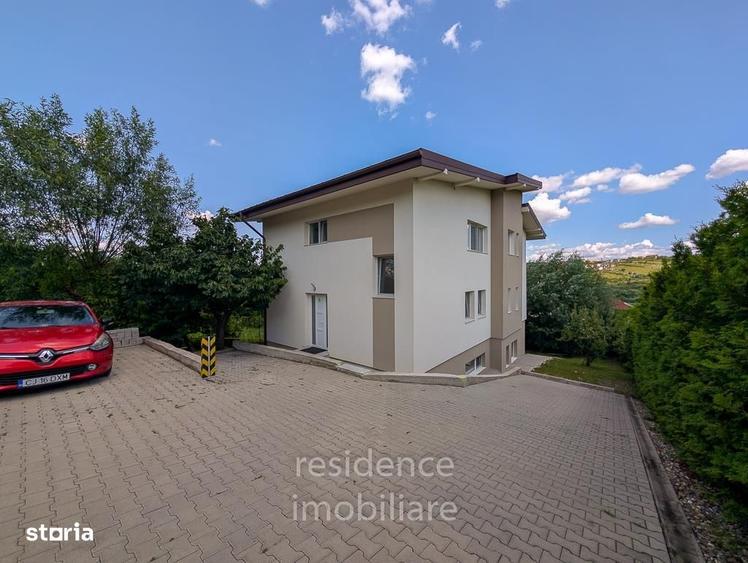 Apartament cu 4 camere semidecomandat în Borhanci