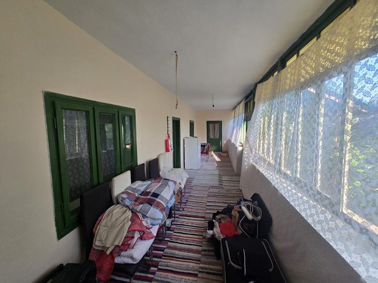 Casă cu 4 camere în Traian