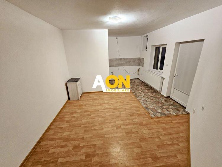 Casă individuală cu 4 camere cu Canalizare în Central