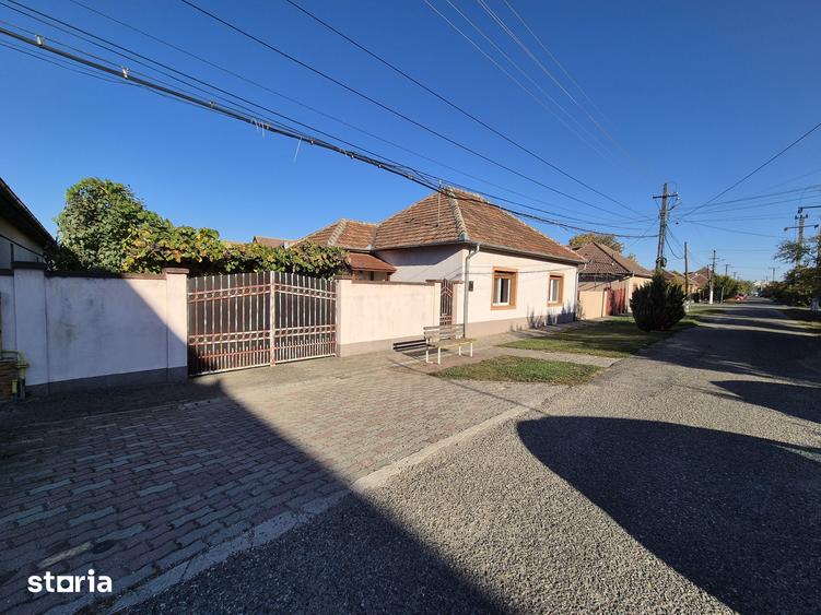 Casă cu 4 camere cu Teren 1249 Mp în Vladimirescu