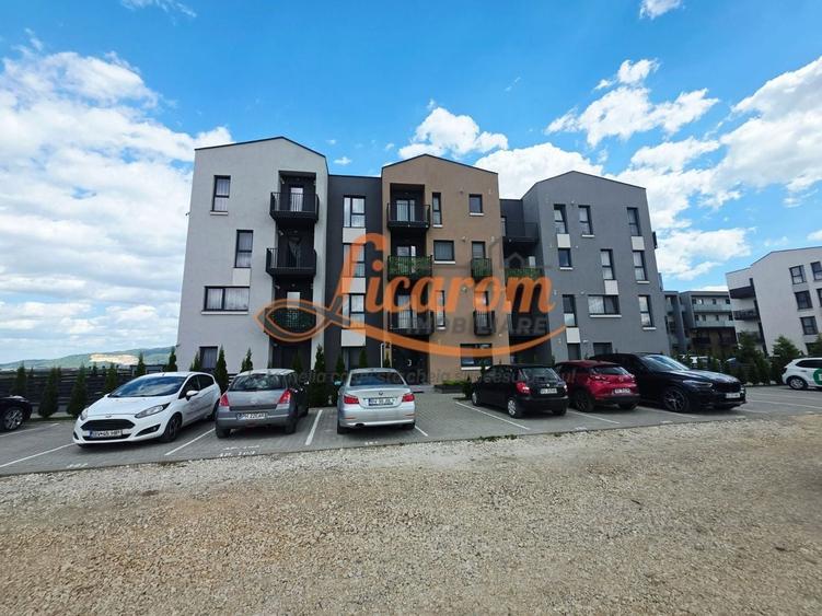 Apartament cu 2 camere semidecomandat, mobilat în Cristian