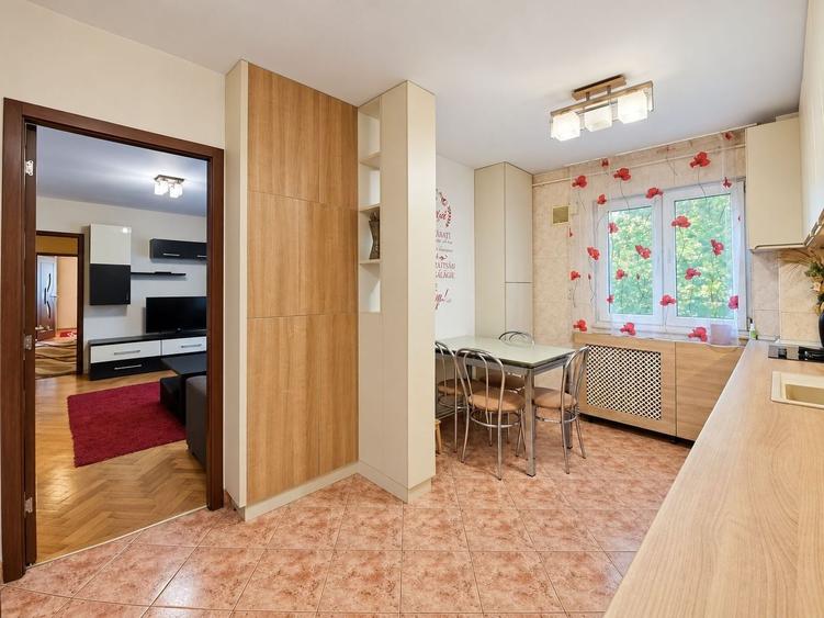 Apartament cu 3 camere semidecomandat, mobilat în Gheorgheni