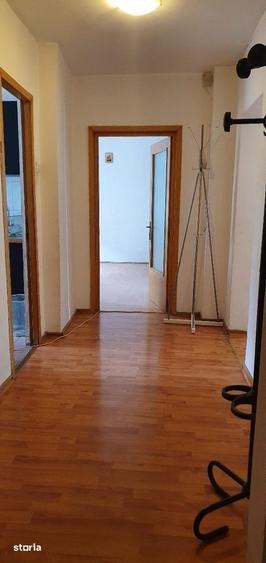 Apartament cu 3 camere decomandat, mobilat în Centrul Civic