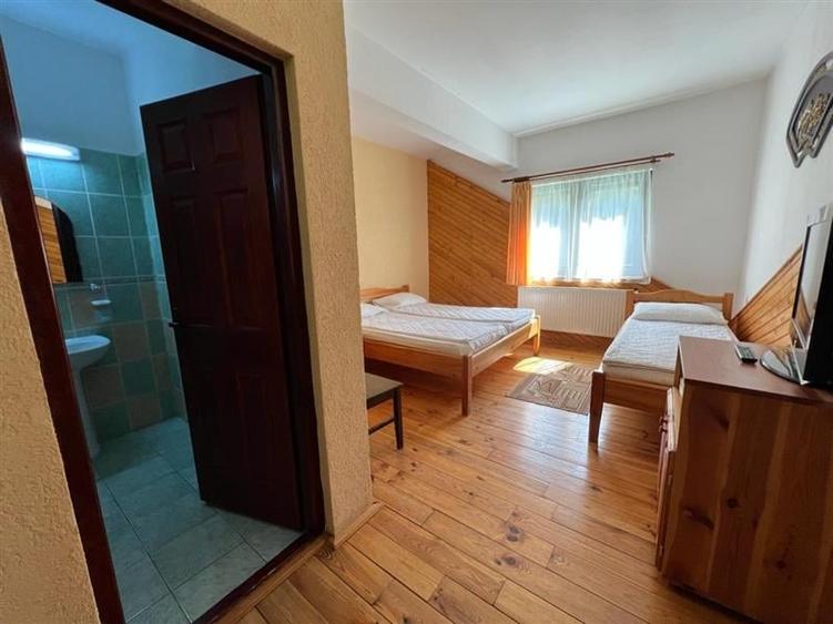 Casă individuală cu 11 camere cu Teren 3333 Mp în Lăpușna